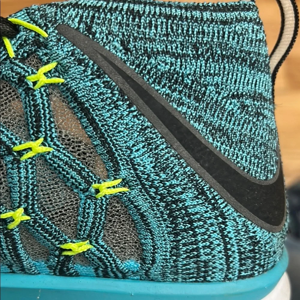 Nike Men's Blue and Yellow Running Shoes - Picture 12 of 17